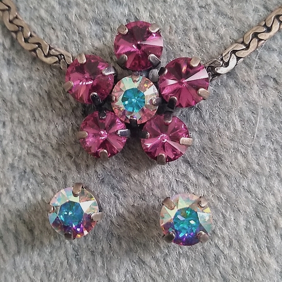 Swarovski Crystal Floral Necklace and Post Earrings - Picture 5 of 7